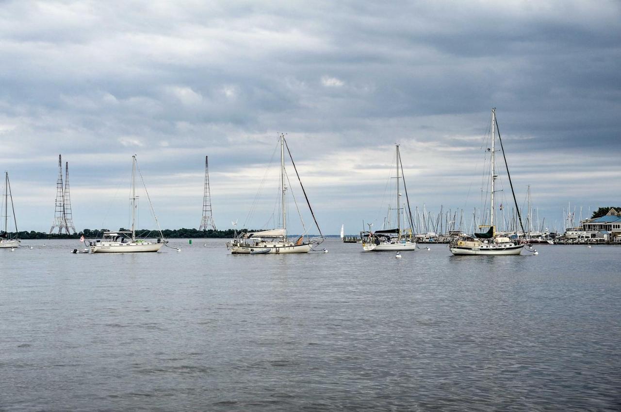 Chic Condo With Balcony In The Heart Of Annapolis! Bagian luar foto
